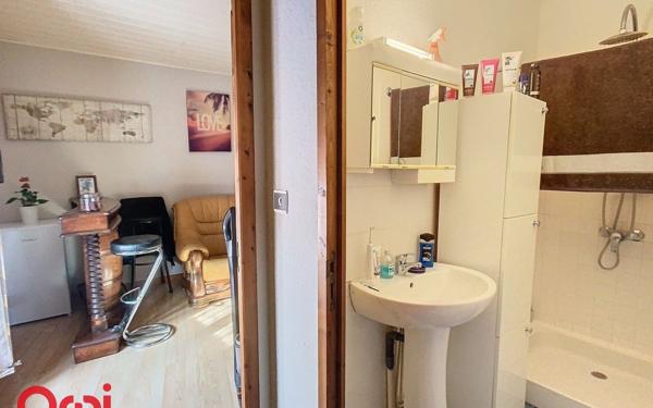 Immeuble à vendre    8 pièces •  Montmarault