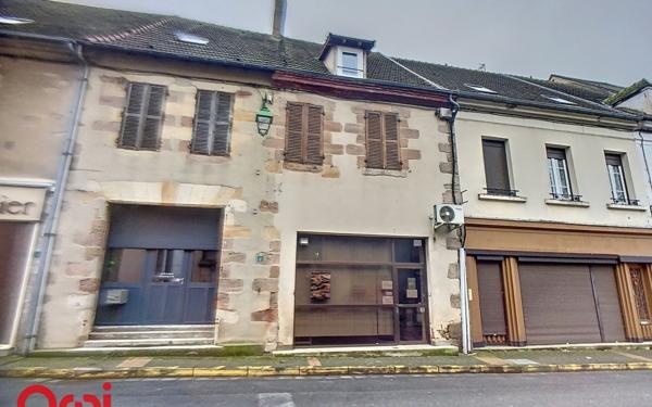 Immeuble à vendre    8 pièces •  Montmarault