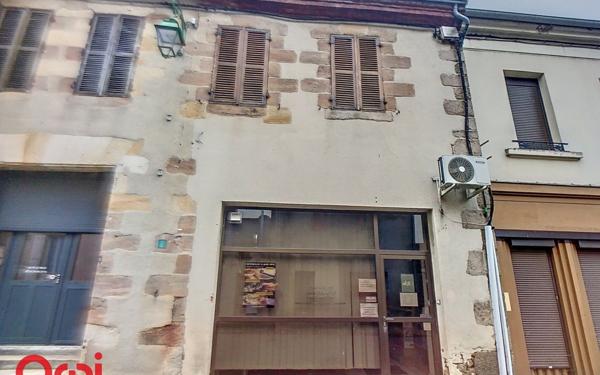 Immeuble à vendre    8 pièces •  Montmarault