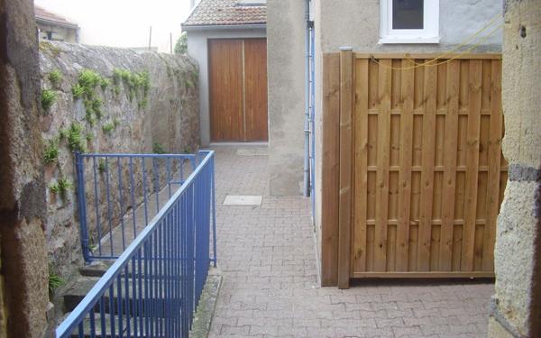 Immeuble à vendre    8 pièces •  Montmarault