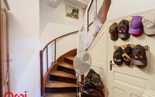 Immeuble à vendre    8 pièces •  Montmarault