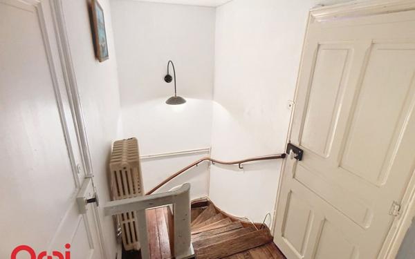 Immeuble à vendre    8 pièces •  Montmarault