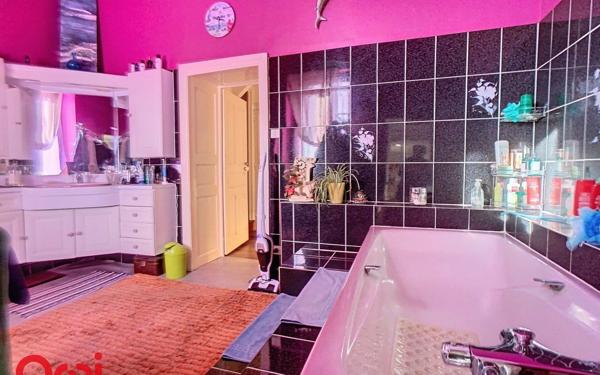 Immeuble à vendre    8 pièces •  Montmarault