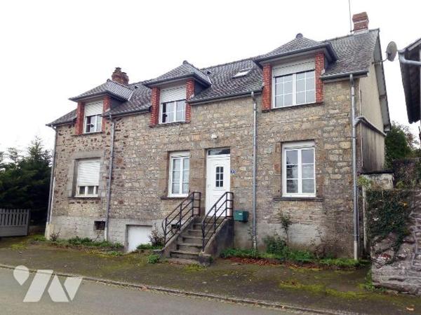 10 min. VILLAINES-LA-JUHEL (53), maison d'habitation avec entrée ouvrant sur séjour, salon, cui...
