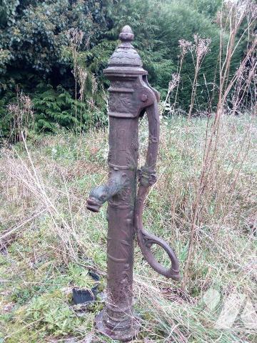 10 min. VILLAINES-LA-JUHEL (53), maison d'habitation avec entrée ouvrant sur séjour, salon, cui...