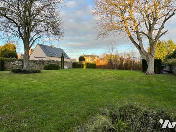 DOL DE BRETAGNE- Maison en pierres de 435m² environ