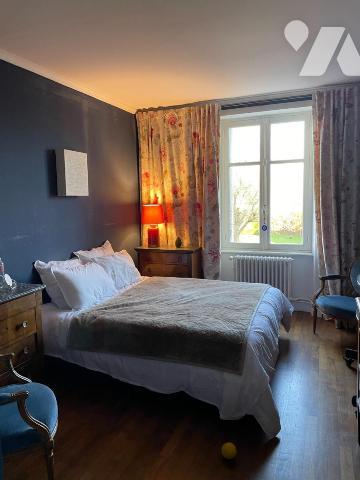 DOL DE BRETAGNE- Maison en pierres de 435m² environ