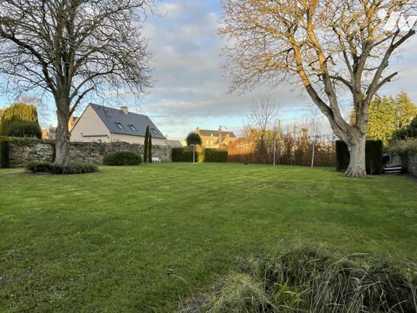 DOL DE BRETAGNE- Maison en pierres de 435m² environ