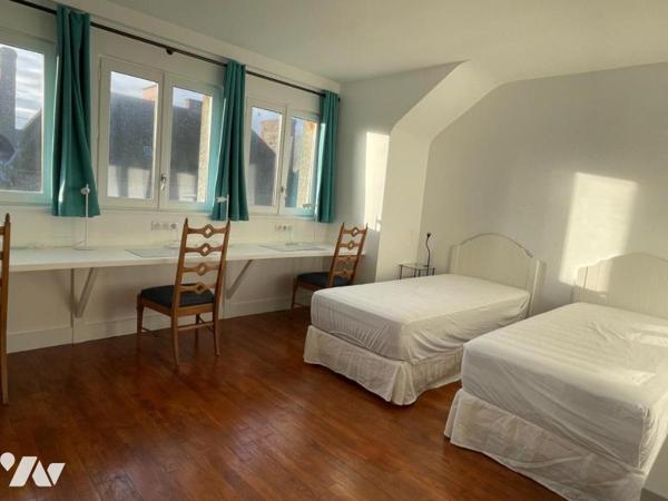 DOL DE BRETAGNE- Maison en pierres de 435m² environ