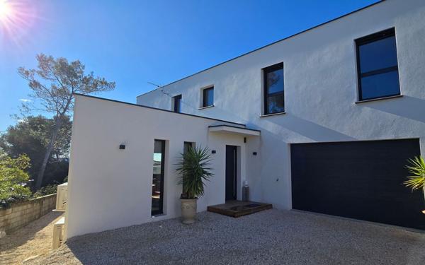 Maison à vendre    4 pièces •  Nîmes