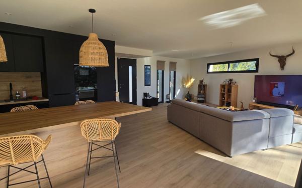 Maison à vendre    4 pièces •  Nîmes