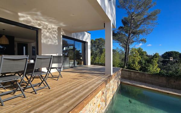 Maison à vendre    4 pièces •  Nîmes