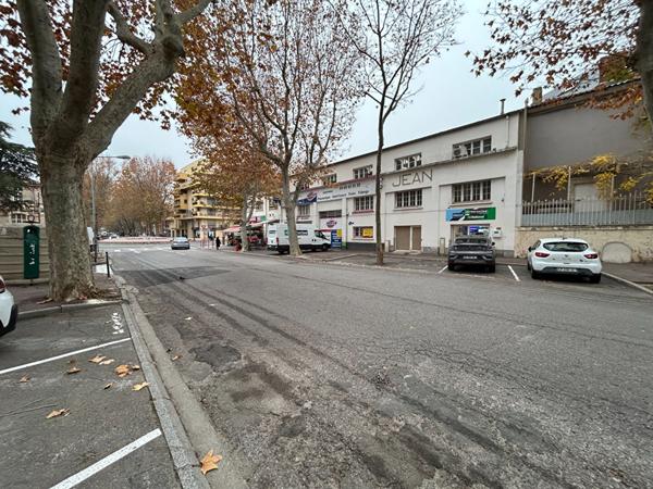 NARBONNE - Local commercial 148m² - A LOUER