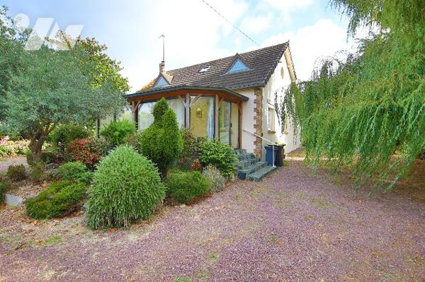 PORTBAIL-SUR-MER : à 2,5km de la plage :  Pavillon avec jardin et garage
