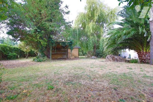 PORTBAIL-SUR-MER : à 2,5km de la plage :  Pavillon avec jardin et garage