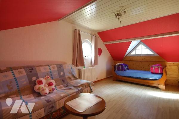 PORTBAIL-SUR-MER : à 2,5km de la plage :  Pavillon avec jardin et garage
