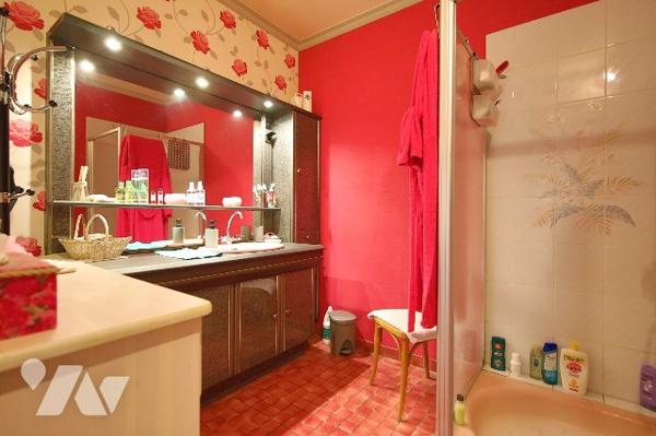 PORTBAIL-SUR-MER : à 2,5km de la plage :  Pavillon avec jardin et garage