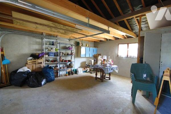 PORTBAIL-SUR-MER : à 2,5km de la plage :  Pavillon avec jardin et garage