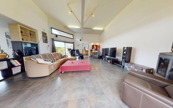 Maison à vendre    5 pièces • 160 m2 Ligné