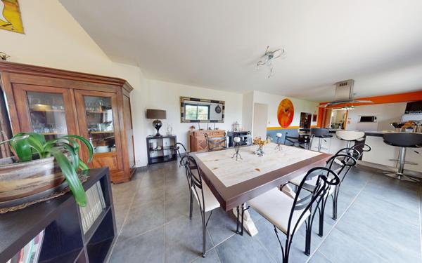 Maison à vendre    5 pièces • 160 m2 Ligné