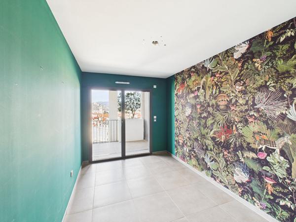 APPARTEMENT ROOFTOP EN DUPLEX T6 AVEC 3 TERRASSES 2 GARAGES 1 CAVE