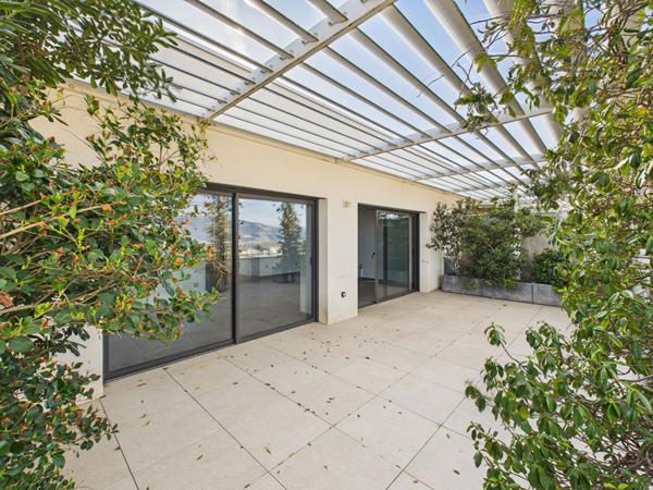 APPARTEMENT ROOFTOP EN DUPLEX T6 AVEC 3 TERRASSES 2 GARAGES 1 CAVE