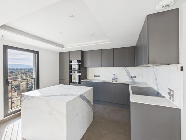 APPARTEMENT ROOFTOP EN DUPLEX T6 AVEC 3 TERRASSES 2 GARAGES 1 CAVE