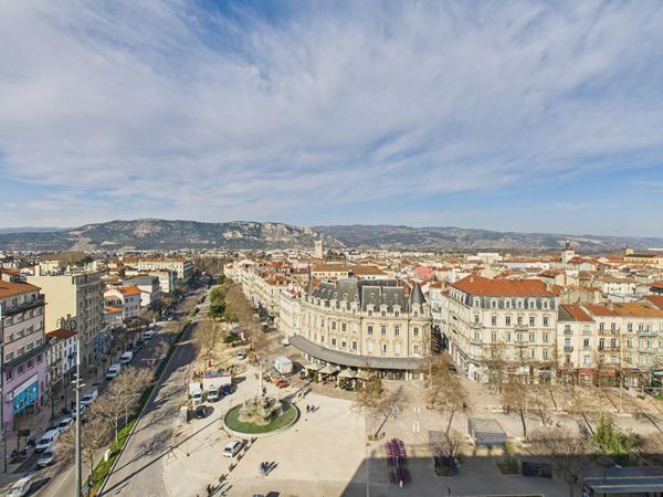 APPARTEMENT ROOFTOP EN DUPLEX T6 AVEC 3 TERRASSES 2 GARAGES 1 CAVE