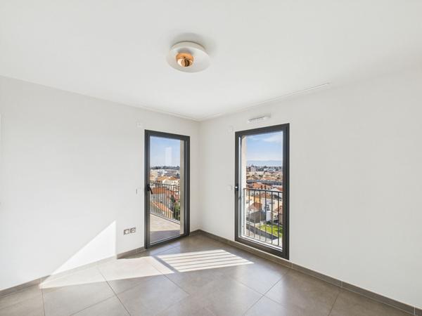 APPARTEMENT ROOFTOP EN DUPLEX T6 AVEC 3 TERRASSES 2 GARAGES 1 CAVE