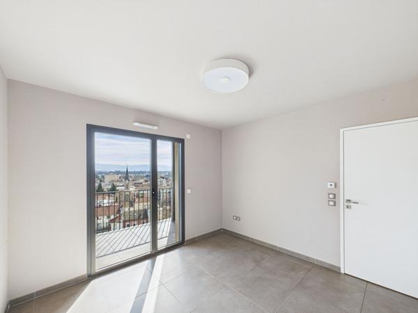 APPARTEMENT ROOFTOP EN DUPLEX T6 AVEC 3 TERRASSES 2 GARAGES 1 CAVE