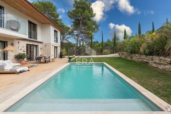 EGUILLES, à 1km du village, Villa T5 récente (2021) contemporaine d'environ 185 m² composée de 3  chambres et 1 suite sur un terrain de 1000 m² avec piscine et garage