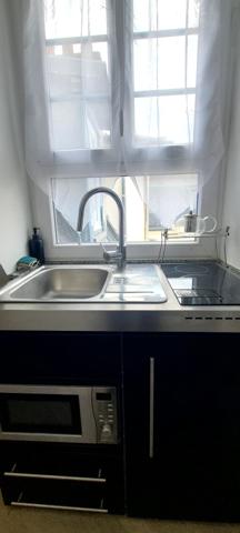 Neuilly-sur-Seine (92200) CHAMBRE DE SERVICE MEUBLEE A 3 MIN DU METRO LES SABLONS /PLACE DU MARCHE