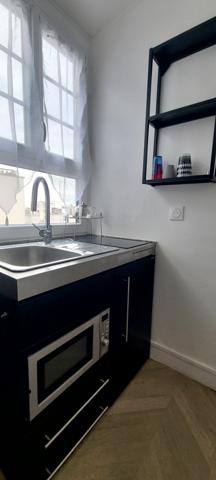 Neuilly-sur-Seine (92200) CHAMBRE DE SERVICE MEUBLEE A 3 MIN DU METRO LES SABLONS /PLACE DU MARCHE