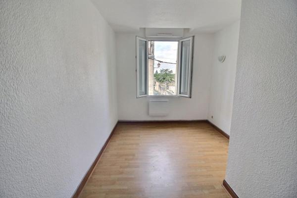 24610 VILLEFRANCHE DE LONCHAT - Maison de ville en pierre de 85m², 3 chambres, garage