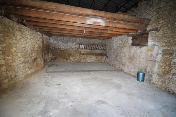 24610 VILLEFRANCHE DE LONCHAT - Maison de ville en pierre de 85m², 3 chambres, garage