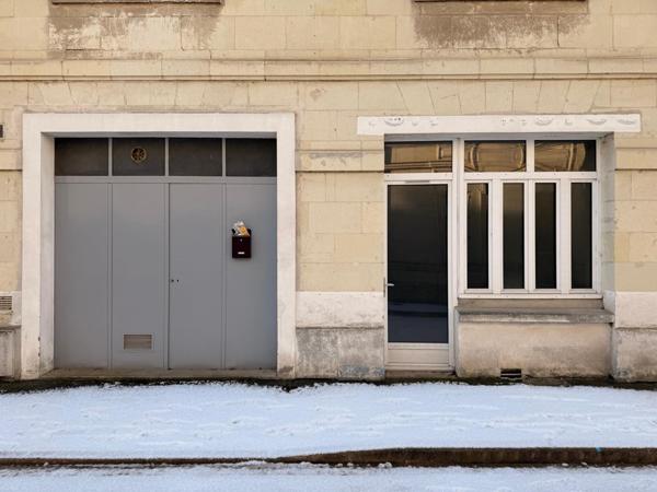 Local et Bureau de 50 m2 + garage 19 M2 + sous sol.