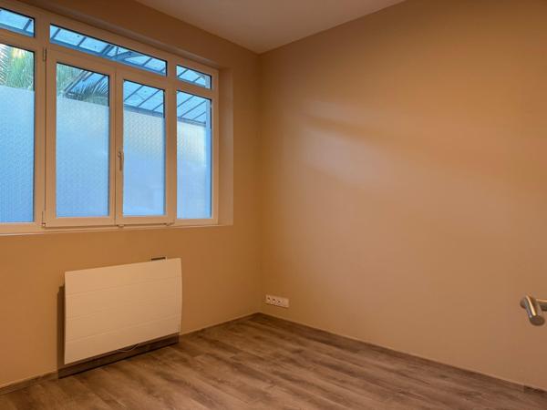 Local et Bureau de 50 m2 + garage 19 M2 + sous sol.