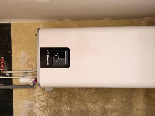 Local et Bureau de 50 m2 + garage 19 M2 + sous sol.