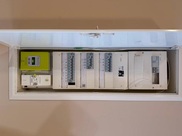 Local et Bureau de 50 m2 + garage 19 M2 + sous sol.