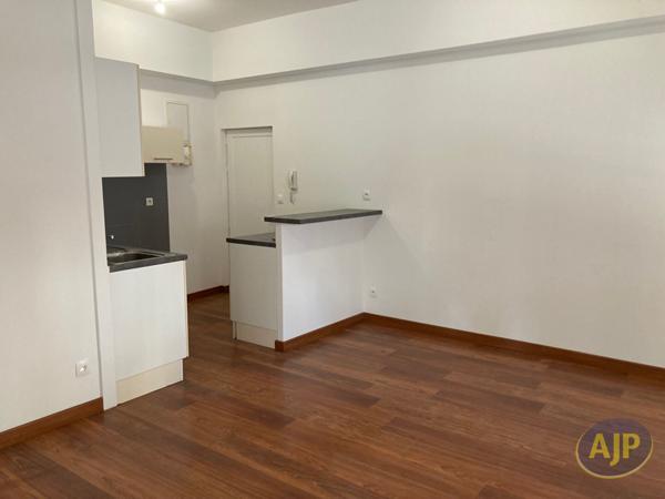Location appartement Pauillac : 590 € - AJP Pauillac Immobilier