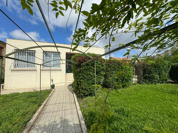 Grande maison de ville avec garage double, studio indépendant et jardin à Carcassonne