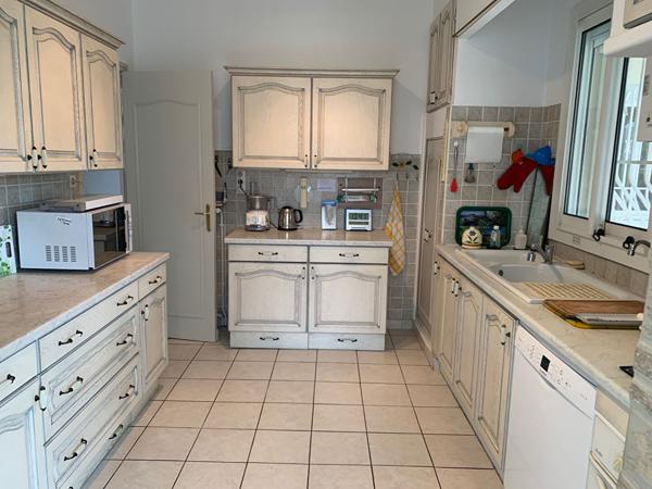 Grande maison de ville avec garage double, studio indépendant et jardin à Carcassonne