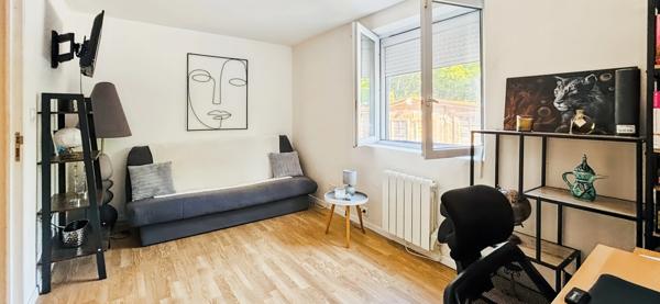 Maison à vendre 6 pièces 140 M² habitable, 4 chambres donc une suite parentale sur un terrain de 896 M², proche des commerces, écoles et transport avec le calme en plus à POMMEUSE (77)