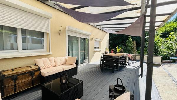 Maison à vendre 6 pièces 140 M² habitable, 4 chambres donc une suite parentale sur un terrain de 896 M², proche des commerces, écoles et transport avec le calme en plus à POMMEUSE (77)