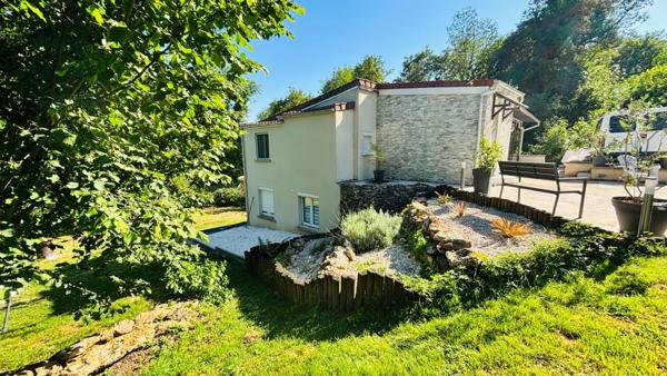 Maison à vendre 6 pièces 140 M² habitable, 4 chambres donc une suite parentale sur un terrain de 896 M², proche des commerces, écoles et transport avec le calme en plus à POMMEUSE (77)