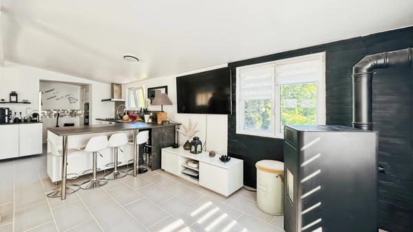 Maison à vendre 6 pièces 140 M² habitable, 4 chambres donc une suite parentale sur un terrain de 896 M², proche des commerces, écoles et transport avec le calme en plus à POMMEUSE (77)