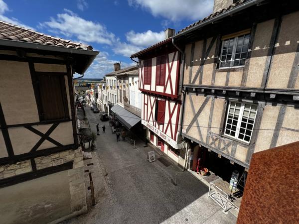Bel appartement au cœur du village à terminer.