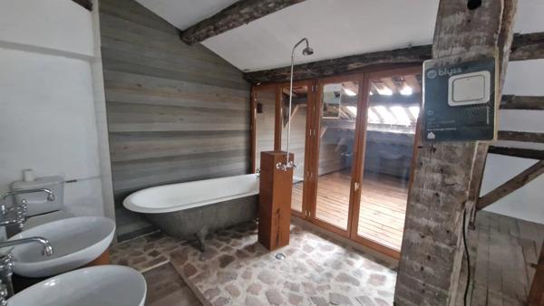 Bel appartement au cœur du village à terminer.