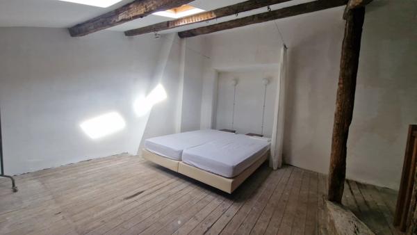 Bel appartement au cœur du village à terminer.