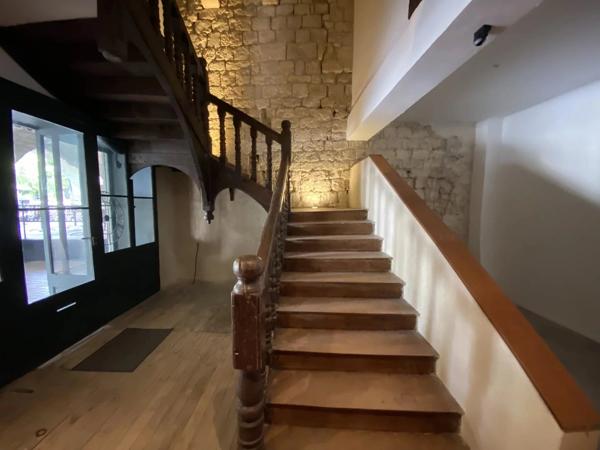 Bel appartement au cœur du village à terminer.